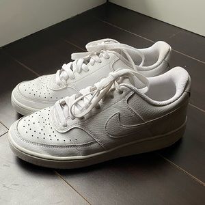 Nike sneakers - EUC - size 7.5